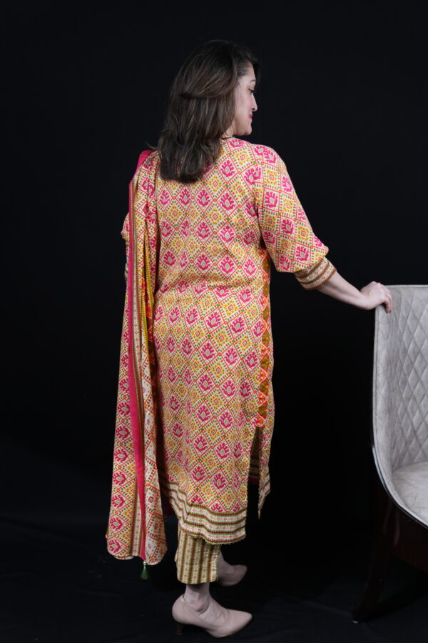 Pakistani Suit Set - Image 3